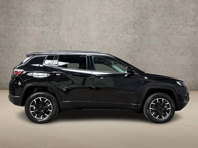Jeep COMPASS 4xe 240 Plug-in Hybrid Electric Trailhawk 240Pk Automaat (PANORAMADAK, VIRTUAL COCKPIT, APPLE CARPLAY, GROOT NAVI, CAMERA, LEDER, SPORTSTOELEN, KEYLESS, ADAPTIVE CRUISE, GETINT GLAS, NIEUWSTAAT)
