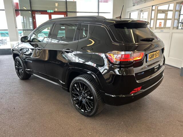 Jeep COMPASS 4xe 240 Plug-in Hybrid Electric S 4WD | Adaptieve cruise control | Lederen bekleding | Digital dashboard | Achteruitrijcamera | Stoel+Stuurverwarming | Lane assist | Adaptief onderstel | Apple carplay | Navigatie