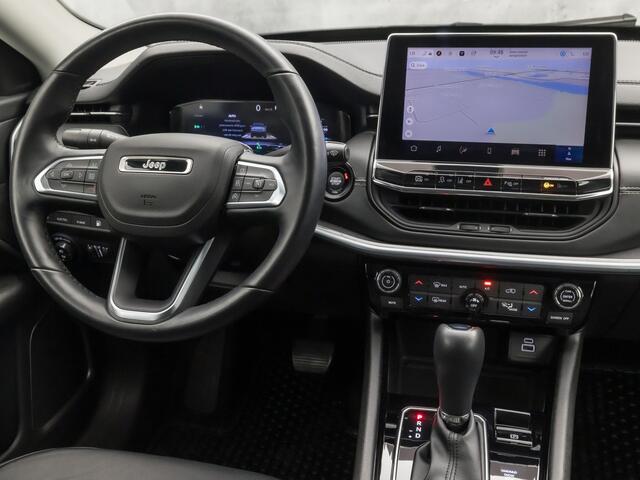 Jeep COMPASS 4xe 240 Plug-in Hybrid Electric 80th Anniversary 240Pk Automaat (VIRTUAL COCKPIT, APPLE CARPLAY, STUUR/STOELVERWARMING, CAMERA, LEDER, SPORTSTOELEN, TREKHAAK, GETINT GLAS, ADAPTIVE CRUISE, NIEUWSTAAT)
