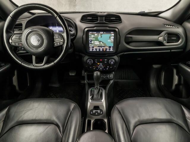 Jeep RENEGADE 1.3T-e Freedom Sport 151Pk Automaat (APPLE CARPLAY, GROOT NAVI, LEDER, CLIMATE, ADAPTIVE CRUISE, SPORTSTOELEN, STUUR/STOELVERWARMING, TREKHAAK, GETINT GLAS, KEYLESS, ZWART HEMEL, NIEUWSTAAT)