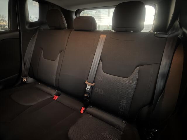 Jeep RENEGADE 1.4 MultiAir Longitude | Automaat | 18" | Winter-pakket | Trekhaak | Interesse in een bezichtiging of proefrit, bel of app met 06-24282842 / 06-42130156