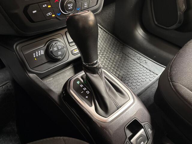 Jeep RENEGADE 4xe 240 Plug-in Hybrid Electric S 240Pk Automaat (APPLE CARPLAY, GROOT NAVI, CAMERA, STUUR/STOELVERWARMING, SPORTSTOELEN, ADAPTIVE CRUISE, GETINT GLAS, LANE ASSIST, NIEUWSTAAT)