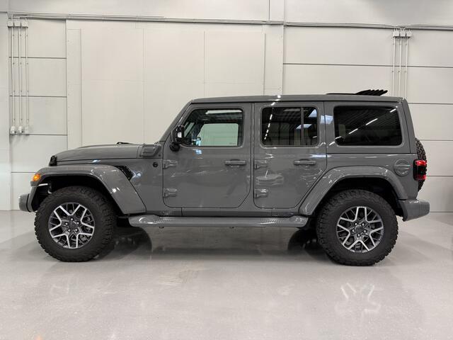 Jeep WRANGLER Unlimited 4xe 380 Sahara SkyOne STING-GREY/CUSTOM PPW EDITION/ZWART-LEER/CAMERA/LED/ALPINE-AUDIO/ACC/STOEL&STUURVERW/AFN.TREKHAAK/UNIEK AUTO/ONE OF A KIND/BTW-AUTO