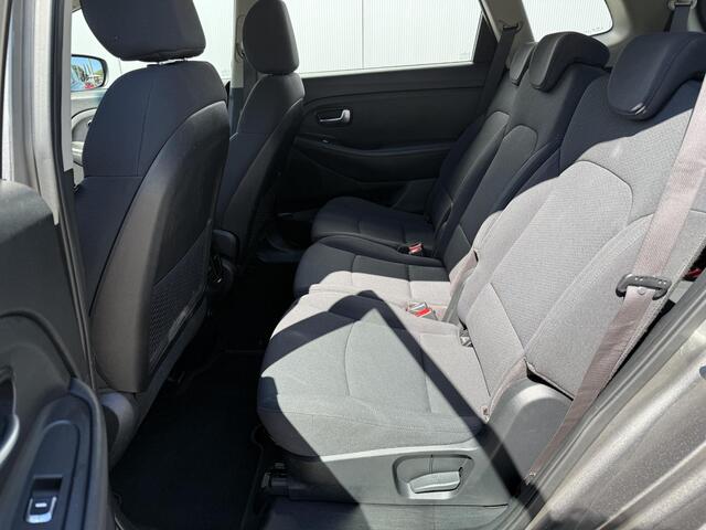 KIA CARENS 1.6 GDi DynamicLine / 7 persoons / Navigatie / Trekhaak / Climate Control / Cruise Control / Nette auto! /