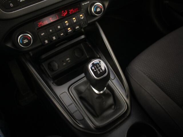 KIA CARENS 1.6 GDi DynamicLine | 7 Zitter | Trekhaak | Navigatie | Achteruitrijcamera |