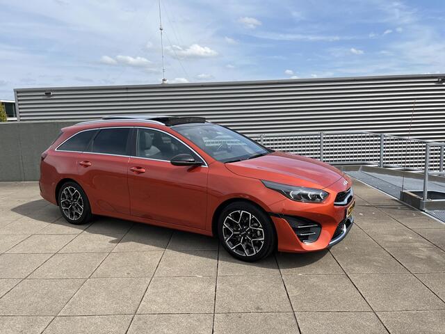 KIA CEE D Ceed Sportswagon 1.5 T-GDi GT-Line AUTOMAAT NAVIGATIE | ACHTERUITRIJCAMERA | LEER/ALCANTARA