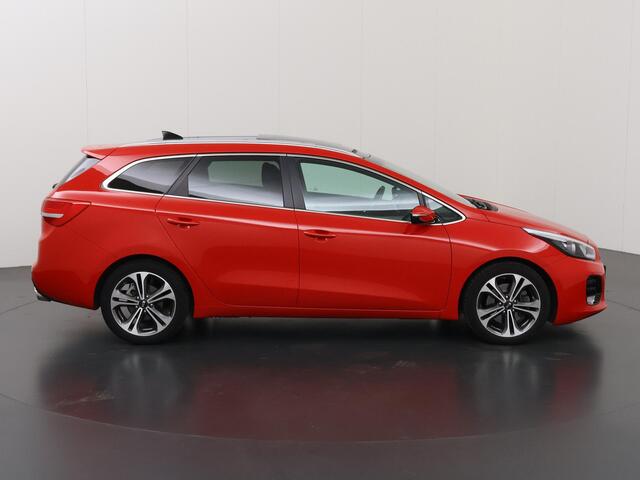 KIA CEE D cee'd Sportswagon 1.0 T-GDi GT-Line Summer Edition | Panoramadak | Stoel/Stuurwielverwarming | Navigatie | Parkeercamera | Climate control