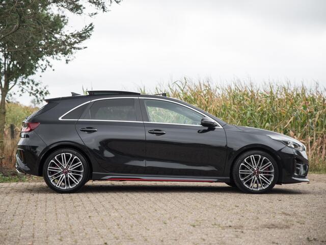 KIA CEE D Ceed 1.6 T-GDi GT Pano Virtual ACC JBL Memory