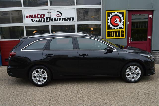 KIA CEE D Ceed Sportswagon 1.5 T-GDi DynamicLine O.a: Carplay, Clima, Navi, Trekhaak, All-Season banden, Camera, Etc.. Rijklaar! All-In prijs!