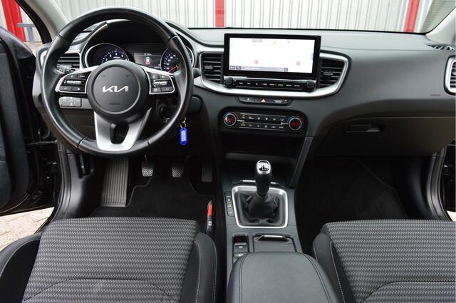 KIA CEE D Ceed Sportswagon 1.5 T-GDi DynamicLine O.a: Carplay, Clima, Navi, Trekhaak, All-Season banden, Camera, Etc.. Rijklaar! All-In prijs!
