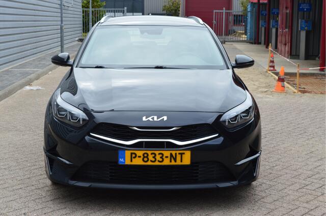 KIA CEE D Ceed Sportswagon 1.5 T-GDi DynamicLine O.a: Carplay, Clima, Navi, Trekhaak, All-Season banden, Camera, Etc.. Rijklaar! All-In prijs!