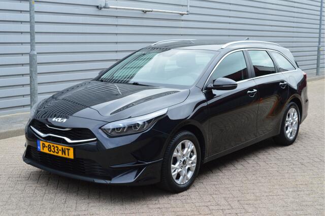 KIA CEE D Ceed Sportswagon 1.5 T-GDi DynamicLine O.a: Carplay, Clima, Navi, Trekhaak, All-Season banden, Camera, Etc.. Rijklaar! All-In prijs!