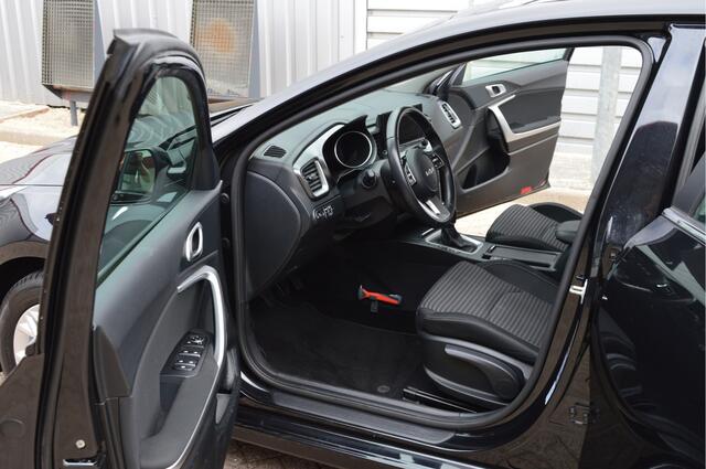 KIA CEE D Ceed Sportswagon 1.5 T-GDi DynamicLine O.a: Carplay, Clima, Navi, Trekhaak, All-Season banden, Camera, Etc.. Rijklaar! All-In prijs!