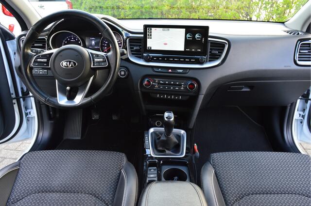 KIA CEE D Ceed Sportswagon 1.0 T-GDi DynamicPlusLine O.a: Half Leder, Key-less, Navi, Clima, Carplay, Camera, Pdc, Etc... Rijklaar All-In Prijs!
