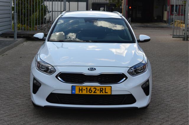 KIA CEE D Ceed Sportswagon 1.0 T-GDi DynamicPlusLine O.a: Half Leder, Key-less, Navi, Clima, Carplay, Camera, Pdc, Etc... Rijklaar All-In Prijs!