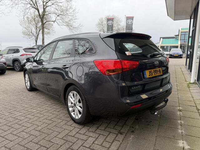 KIA CEE D cee'd Sportswagon 1.6 GDI First Edition | Trekhaak | Cruise Control | Camera | PDC A