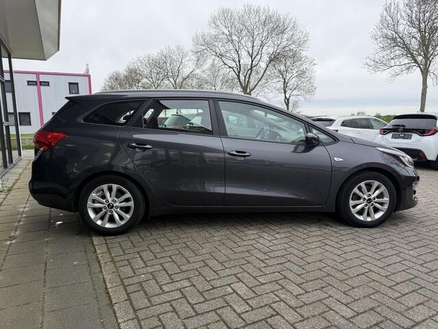 KIA CEE D cee'd Sportswagon 1.6 GDI First Edition | Trekhaak | Cruise Control | Camera | PDC A
