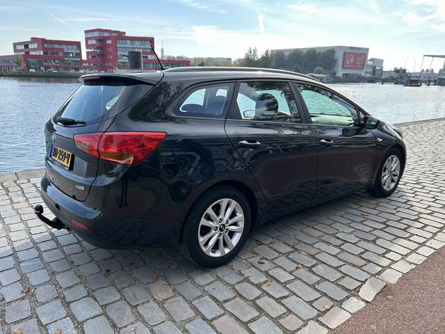 KIA CEE D cee'd Sportswagon 1.6 GDI First Edition navi/camera airco/ecc apk