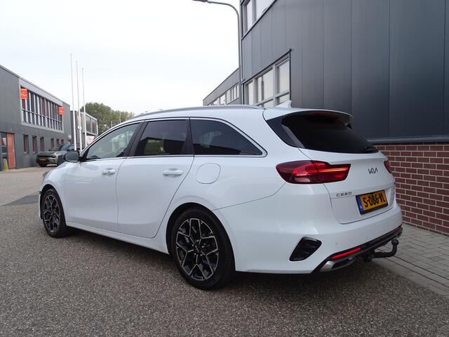 KIA CEE D Ceed Sportswagon 1.5 T-GDi GT-Line AUTOMAAT| PANORAMADAK| NAVIGATIE| CAMERA| DODE-HOEK DETECTIE| AIRCO/ECC| CRUISECONTROL| PARKEERSENSOREN