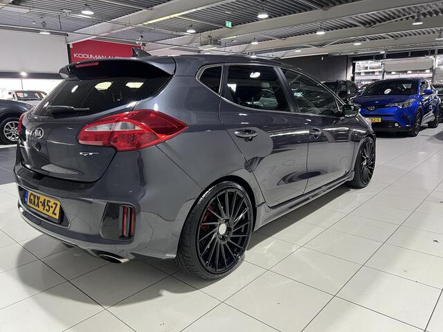 KIA CEE D cee'd 1.6 T-GDi GT 204 PK, 19 inch, Navigatie, Camera.
