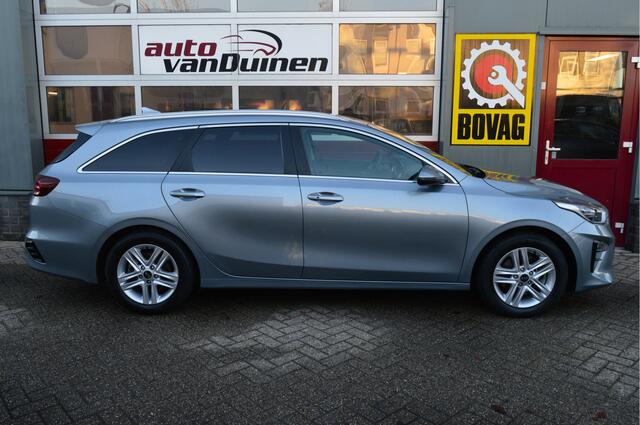 KIA CEE D Ceed Sportswagon 1.5 T-GDi DynamicPlusLine O.a: Afn. Haak, PDC, Camera, Stoel+Stuurverw, Keyless, Etc. All-in prijs!