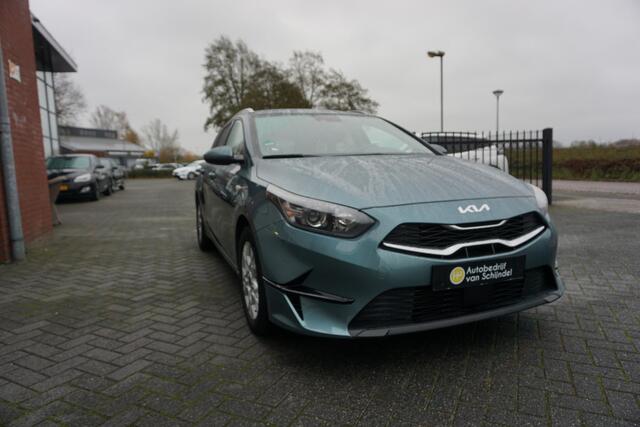 KIA CEE D Ceed Sportswagon 1.5 T-GDI 160PK DYNAMICLINE OKT 2023 VOLLEDIG DEALER ONDERHOUDEN! CAMERA STOEL+STUURVERWARMING ANDROID/APPLECARPLAY(NAVI) ECC AIRCO CRUISECONTROL BLUETOOTH LMV 4X ELECTR.RAMEN/SPIEGELS