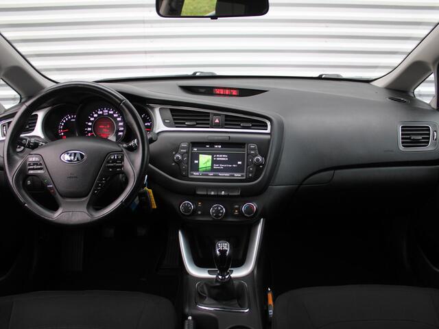 KIA CEE D cee'd Sportswagon 1.6 GDI First Edition | Trekhaak | Camera | Cruise | Navi | Airco | 16' LM | All season banden |
