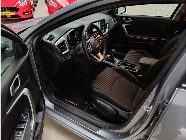 KIA CEE D Ceed Sportswagon 1.5 T-GDi DynamicLine Airconditioning (automatisch) | Cruise control | Navigatiesysteem | Parkeersensoren | Trekhaak