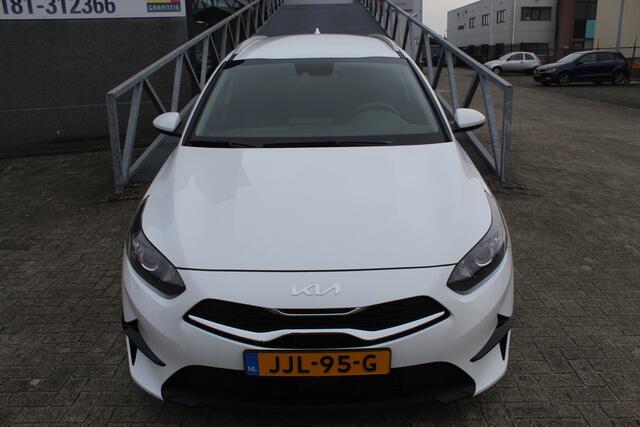 KIA CEE D Ceed Sportswagon 1.0 T-GDi DynamicPlusLine Stoelverwarming/Stuurverwarming/Achteruitrijcamera/Apple carplay/Licht metalen velgen/Cruise control/Lane assist