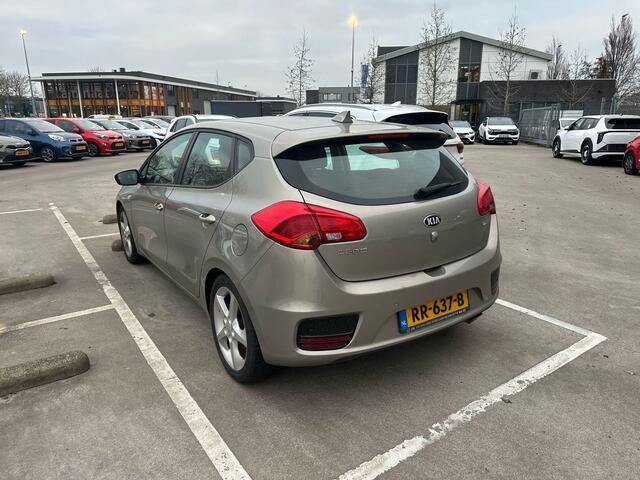 KIA CEE D cee'd 1.0 T-GDi ComfortPlusLine Navigator 52354km ! | Door ons geleverd & Onderhouden ! | 17 inch | Navi | Camera | Cruise