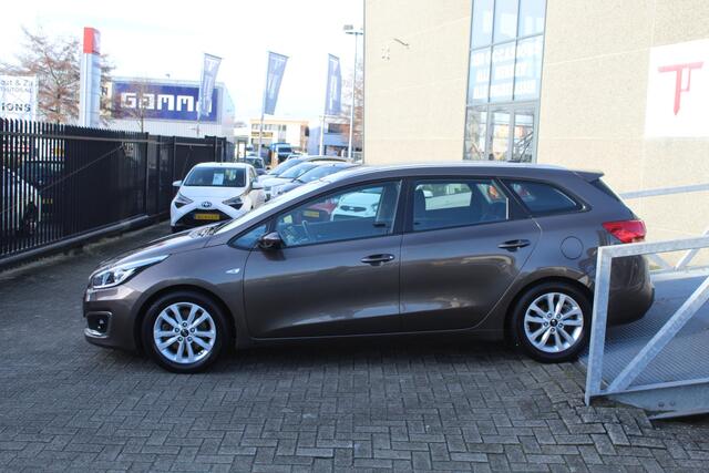 KIA CEE D cee'd Sportswagon 1.6 GDI ComfortPlusLine 135pk Navigator | Cruise control | Achteruitrijcamera | Parkeersensoren