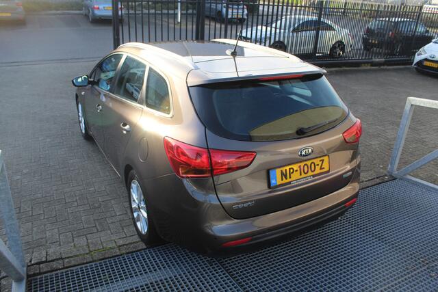 KIA CEE D cee'd Sportswagon 1.6 GDI ComfortPlusLine 135pk Navigator | Cruise control | Achteruitrijcamera | Parkeersensoren