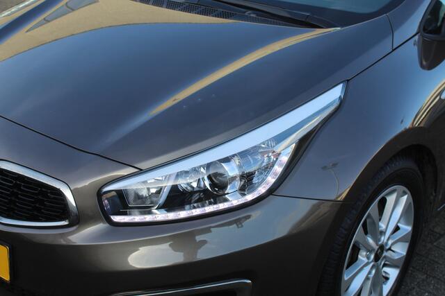 KIA CEE D cee'd Sportswagon 1.6 GDI ComfortPlusLine 135pk Navigator | Cruise control | Achteruitrijcamera | Parkeersensoren
