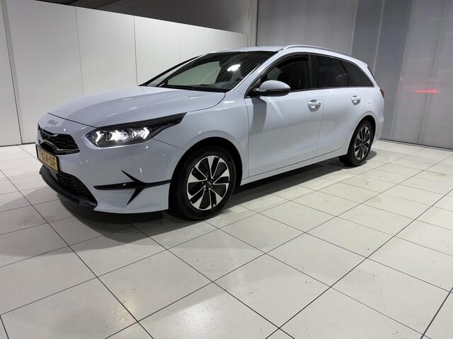 KIA CEE D Ceed Sportswagon 1.0 T-GDi MHEV DynamicPlusLine AUTOMAAT, Trekhaak, Stoel en Stuur verwarming, Navigatie, Camera.