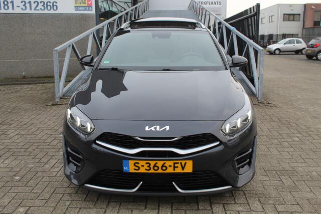 KIA CEE D Ceed Sportswagon 1.5 T-GDi GT-Line Automaat/1ste Eigenaar/Dealeronderhouden/Panoramadak/Trekhaak/Navigatie/Achteruitrijcamera/Stuur- en Stoelverwarming/Adaptive cruisecontrol/Lane assist/Parkeersensoren rondom