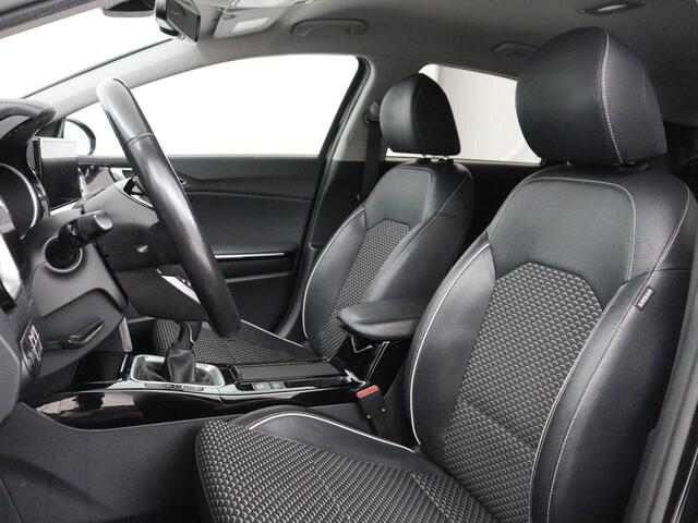 KIA CEE D Ceed 1.0 T-GDi DynamicPlusLine | Stoel & stuurverwarming | Trekhaak | Adaptive cruise | Camera | Carplay | Half leder | Keyless | Full LED | Navigatie