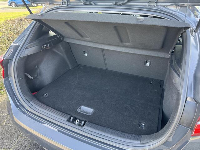 KIA CEE D Ceed 1.5 T-GDi DynamicLine Eerste Eigenaar, Apple Carplay/Android Auto, Navigatie, Cruise Control, Elektrische Spiegels, Enz...