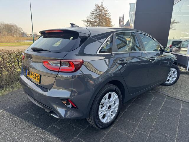 KIA CEE D Ceed 1.5 T-GDi DynamicLine Eerste Eigenaar, Apple Carplay/Android Auto, Navigatie, Cruise Control, Elektrische Spiegels, Enz...