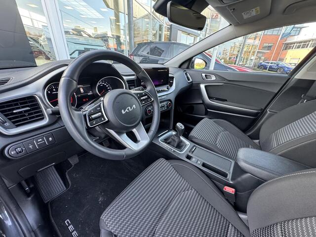 KIA CEE D Ceed 1.5 T-GDi DynamicLine Eerste Eigenaar, Apple Carplay/Android Auto, Navigatie, Cruise Control, Elektrische Spiegels, Enz...