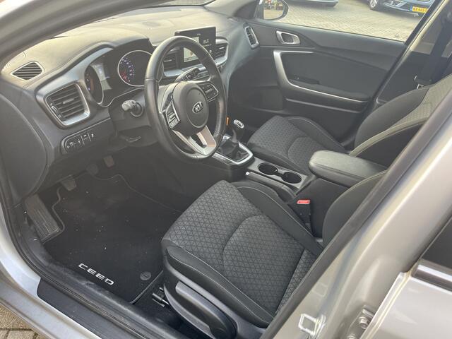 KIA CEE D Ceed 1.6 CRDi DynamicLine / Cruise / Carplay / Clima / Lmv