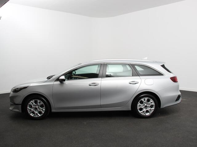 KIA CEE D Ceed Sportswagon 1.0 T-GDi DynamicLine Climate control | Cruise control | Lane assist | Parkeersensor achter | Camera | Navigatie | Lichtmetalen velgen | Apple Carplay/ Android Auto