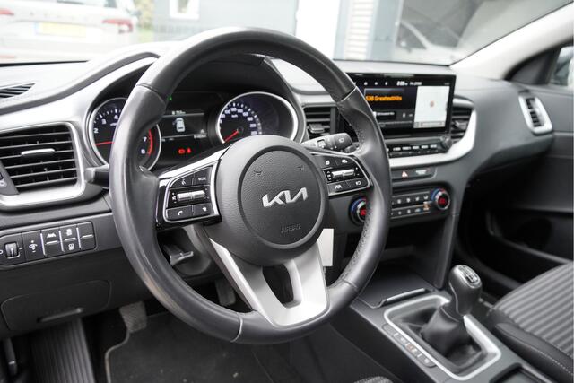 KIA CEE D Ceed 1.0 T-GDi 5drs DynamicLine BJ2022 Lmv 16" | Led V+A | Pdc | Achteruitrijcamera | App-Connect | Navi | Climate control | Cruise control | Getint glas