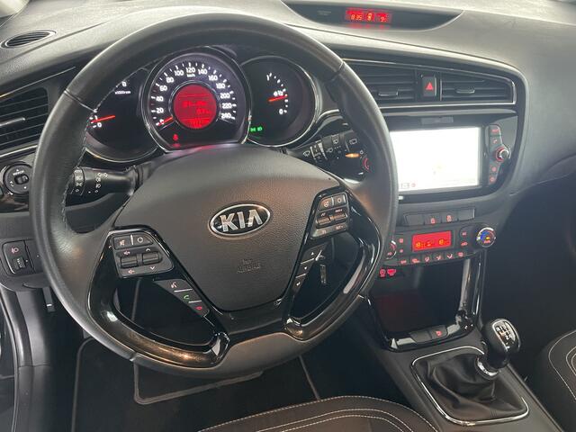 KIA CEE D cee'd 1.6 GDI DynamicLine Achteruitrijcamera - Apple carplay - Trekhaak afneembaar - Parkeersensor achter - Cruise control - Bluetooth - Elektrische ramen - Led verlichting - Radio - Stuur multifunctioneel - Stuur leder - Start/stop systeem - Licht metale