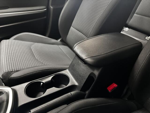 KIA CEE D Ceed 1.0 T-GDi Comfortline/ Camera/ Apple+Android/ DAB+/ Airco/ Navi/ Cruise/ Bluetooth/ Multi.LEDER.Stuur/ Elek.Pakket/ Isofix/ Metallic Lak.