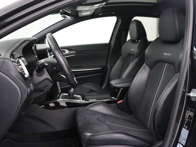 KIA CEE D Ceed 1.0 T-GDi GT-Line | Panoramadak | Leder/Alcantara | Stoelverwarming | Carplay | Keyless | Stuurverwarming | Digital Cockpit | Sportstoelen | Navigatie | Full LED | Camera | Dodehoek detectie