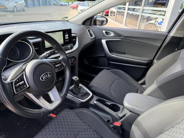 KIA CEE D 1.0T-GDI DYNAMIC LINE NAVI AIRCI/ECC PDC