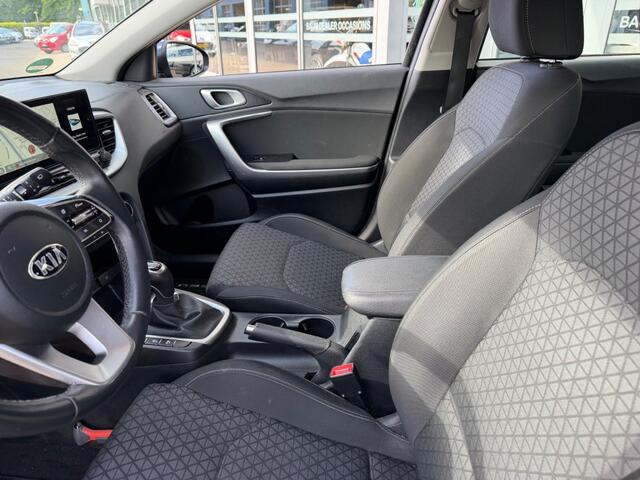 KIA CEE D 1.0T-GDI DYNAMIC LINE NAVI AIRCI/ECC PDC