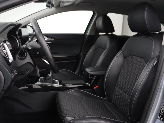 KIA CEE D Ceed 1.0 T-GDi DynamicPlusLine | Stoelverwarming | Carplay | Camera | Navigatie | Stuurverwarming | Half leder | Cruise control | Keyless | DAB | Parkeerhulp | Climate control | Bluetooth