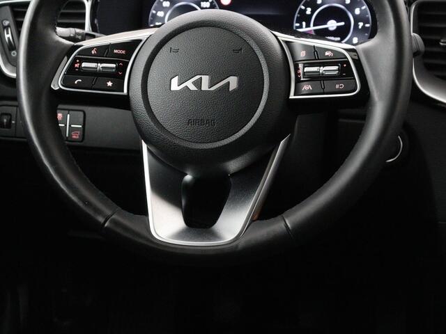 KIA CEE D Ceed 1.5 T-GDi DynamicPlusLine | Stoelverwarming | Adaptive cruise | Camera | Carplay | Half leder | Stuurverwarming | Navigatie | Full LED | Side Assist | Climate control | Parkeerhulp | Keyless | Elektrische klep