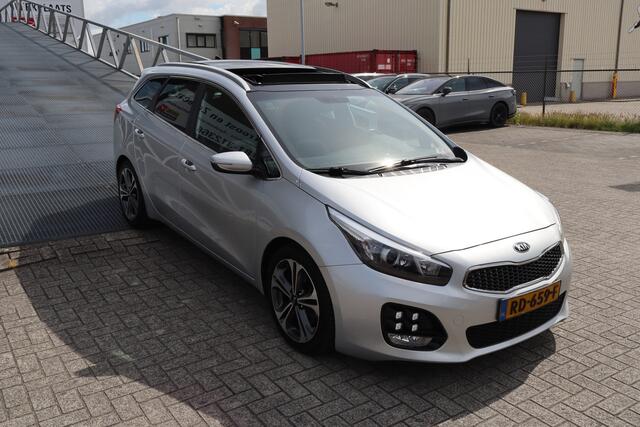 KIA CEE D cee'd Sportswagon 1.0 T-GDi GT-Line Summer Edition Panoramadak! NAP/Apple carplay/Trekhaak/Stoelverwarming/Stuurverwarming/Cruise control/Climate control/Navigatie/Bluetooth
